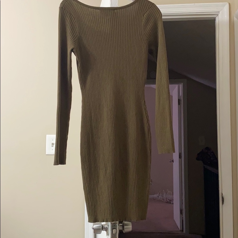 Dress - Picture 4 of 4